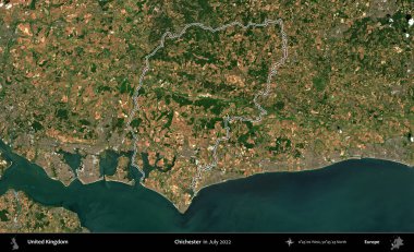 Chichester. Temmuz 2022 'de çekilen Copernicus Sentinel karolarından oluşan bir uydu görüntüsü üzerinde Birleşik Krallık' ın idari bölgesinin ana hatlarını belirledik.