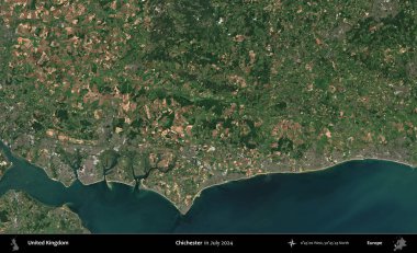 Chichester. Temmuz 2024 'te çekilen Kopernik Nöbetçi karolarından oluşan bir uydu görüntüsü üzerinde Birleşik Krallık' ın idari alanı