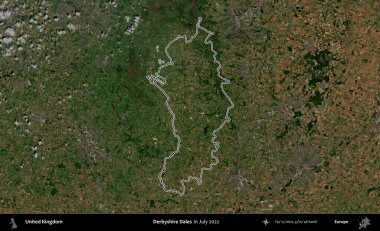 Derbyshire Dales. Temmuz 2022 'de çekilen Copernicus Sentinel karolarından oluşan bir uydu görüntüsü üzerinde Birleşik Krallık' ın idari bölgesinin ana hatlarını belirledik.