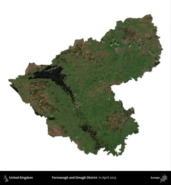 Fermanagh ve Omagh Bölgesi. Birleşik Krallık 'ın idari alanı, Nisan 2023' te çekilen Kopernik Nöbetçi karolarından oluşan bir uydu görüntüsü üzerinde beyaza izole edilmiştir.