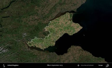 Fife. Birleşik Krallık 'ın idari alanı, Eylül 2023' te çekilen Kopernik Nöbetçi karolarından oluşan koyu renkli bir uydu görüntüsü üzerinde vurgulandı ve özetlendi.