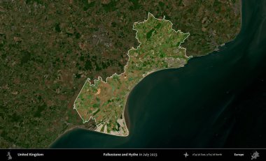 Folkestone ve Hythe. Birleşik Krallık 'ın idari alanı, Temmuz 2023' te çekilen Kopernik Nöbetçi karolarından oluşan koyu renkli bir uydu görüntüsüyle vurgulanmış ve özetlenmiştir.