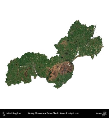 Newry, Mourne ve Down Bölge Konseyi. Birleşik Krallık 'ın idari alanı, Nisan 2020' de çekilen Kopernik Nöbetçi karolarından oluşan bir uydu görüntüsü üzerinde beyaza izole edilmiştir.
