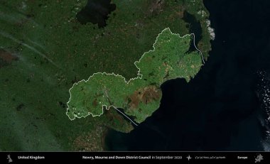 Newry, Mourne ve Down Bölge Konseyi. Birleşik Krallık 'ın idari alanı, Eylül 2020' de çekilen Kopernik Nöbetçi karolarından oluşan koyu renkli bir uydu görüntüsü üzerinde vurgulandı ve özetlendi.