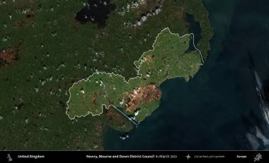Newry, Mourne ve Down Bölge Konseyi. Birleşik Krallık 'ın idari alanı, Mart 2021' de çekilen Kopernik Nöbetçi karolarından oluşan koyu renkli bir uydu görüntüsü üzerinde vurgulandı ve özetlendi.