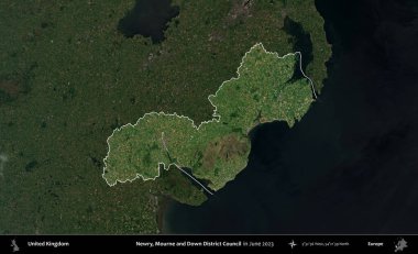 Newry, Mourne ve Down Bölge Konseyi. Birleşik Krallık 'ın idari alanı, Haziran 2023' te çekilen Kopernik Nöbetçi karolarından oluşan koyu renkli bir uydu görüntüsüyle vurgulanmış ve özetlenmiştir.