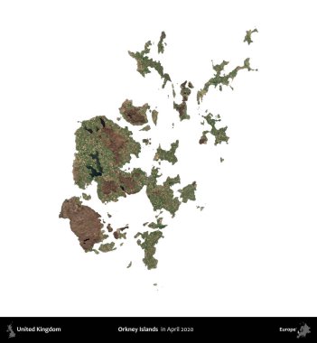 Orkney Adaları. Birleşik Krallık 'ın idari alanı, Nisan 2020' de çekilen Kopernik Nöbetçi karolarından oluşan bir uydu görüntüsü üzerinde beyaza izole edilmiştir.