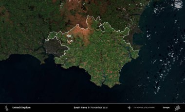 South Hams 'da. Birleşik Krallık 'ın idari alanı, Kasım 2021' de çekilen Kopernik Nöbetçi karolarından oluşan koyu renkli bir uydu görüntüsü üzerinde vurgulandı ve özetlendi.