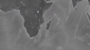 Mozambik Kanalı. Patterson silindirik projeksiyonundaki gri ölçekli yükseklik haritasında konum diyagramı