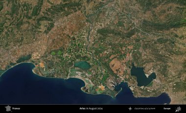 Arles. Copernicus Sentinel 'in Ağustos 2024' te çekilmiş uydu görüntüsü üzerine Fransa 'nın idari bölgesi.