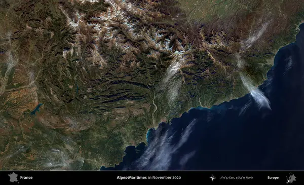 Alpes-Maritimes. Copernicus Sentinel 'in Kasım 2020' de çekilmiş uydu görüntüsü üzerine Fransa 'nın idari bölgesi.