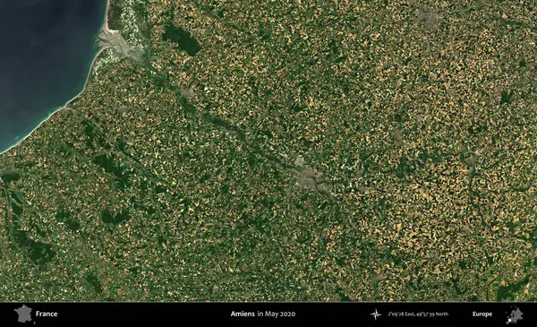 Amiens. Mayıs 2020 'de Copernicus Sentinel karolarından oluşan bir uydu görüntüsü üzerine Fransa' nın idari bölgesi