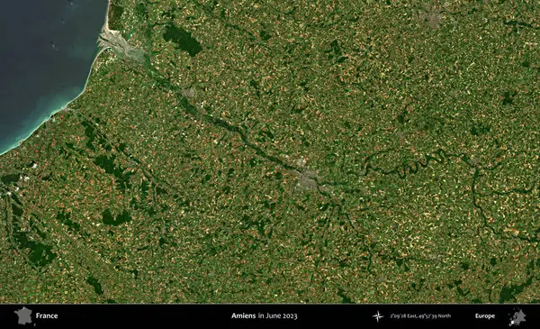 Amiens. Copernicus Sentinel 'in Haziran 2023' te çekilmiş uydu görüntüsü üzerine Fransa 'nın idari bölgesi.
