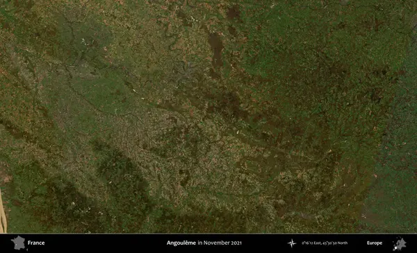 Angoume. Copernicus Sentinel 'in Kasım 2021' de çekilmiş uydu görüntüsü üzerine Fransa 'nın idari bölgesi.