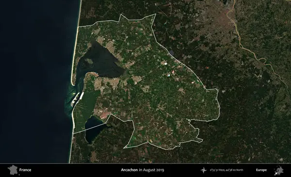 Arcachon. Fransa 'nın idari alanı, Ağustos 2019' da çekilen Kopernik Nöbetçi karolarından oluşan koyu renkli bir uydu görüntüsü üzerinde vurgulandı ve özetlendi.