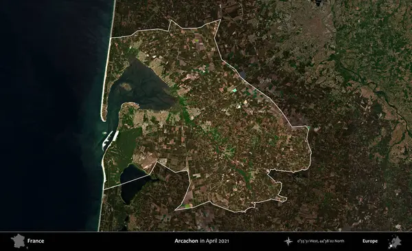 Arcachon. Fransa 'nın idari alanı, Nisan 2021' de çekilen Kopernik Sentinel karolarından oluşan koyu renkli bir uydu görüntüsü üzerinde vurgulandı ve özetlendi.