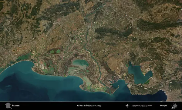Arles. Copernicus Sentinel 'in Şubat 2023' te çekilmiş uydu görüntüsü üzerine Fransa 'nın idari bölgesi.