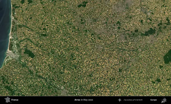 Arras. Mayıs 2020 'de Copernicus Sentinel karolarından oluşan bir uydu görüntüsü üzerine Fransa' nın idari bölgesi
