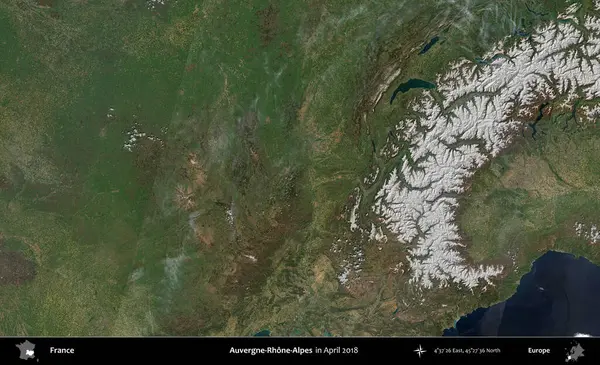 Auvergne-Rhone-Alpes. Copernicus Sentinel 'in Nisan 2018' de çekilmiş uydu görüntüsü üzerine Fransa 'nın idari bölgesi.
