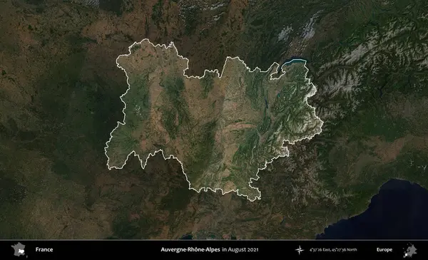 Auvergne-Rhone-Alpes. Fransa 'nın idari alanı, Ağustos 2021' de çekilen Kopernik Sentinel karolarından oluşan koyu renkli bir uydu görüntüsü üzerinde vurgulandı ve özetlendi.