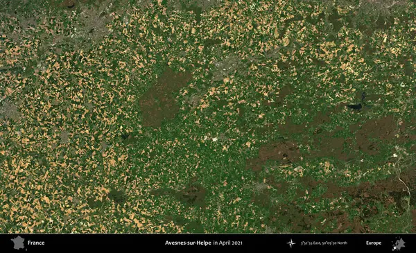 Avesnes-sur-Helpe. Copernicus Sentinel 'in Nisan 2021' de çekilmiş uydu görüntüsü üzerine Fransa 'nın idari bölgesi.