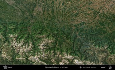Bagneres-de-Bigorre. Copernicus Sentinel 'in Temmuz 2022' de çekilmiş uydu görüntüsü üzerine Fransa 'nın idari bölgesi.