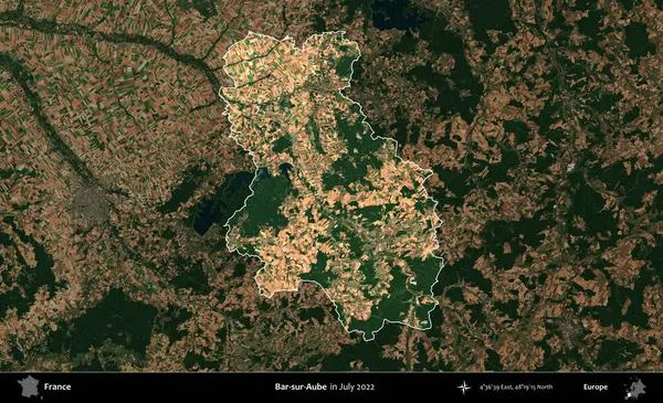 Bar-sur-Aube. Fransa 'nın idari alanı, Temmuz 2022' de çekilen Kopernik Nöbetçi karolarından oluşan koyu renkli bir uydu görüntüsüyle vurgulandı ve özetlendi.