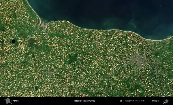 Bayeux. Mayıs 2020 'de Copernicus Sentinel karolarından oluşan bir uydu görüntüsü üzerine Fransa' nın idari bölgesi