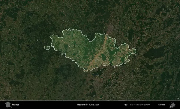 Beaune. Fransa 'nın idari alanı, Haziran 2021' de çekilen Kopernik Sentinel karolarından oluşan koyu renkli bir uydu görüntüsü üzerinde vurgulandı ve özetlendi.