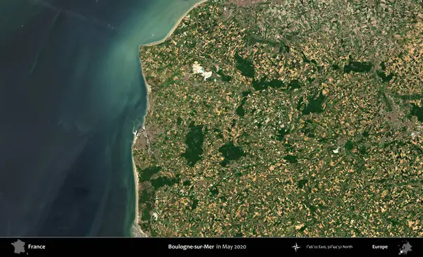 Boulogne-sur-Mer. Mayıs 2020 'de Copernicus Sentinel karolarından oluşan bir uydu görüntüsü üzerine Fransa' nın idari bölgesi