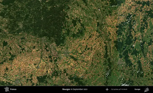 Bourges. Copernicus Sentinel 'in Eylül 2021' de çekilmiş uydu görüntüsü üzerine Fransa 'nın idari bölgesi.