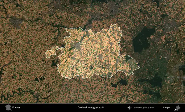 Cambrai. Fransa 'nın idari alanı, Ağustos 2018' de çekilen Kopernik Nöbetçi karolarından oluşan koyu renkli bir uydu görüntüsü üzerinde vurgulandı ve özetlendi.