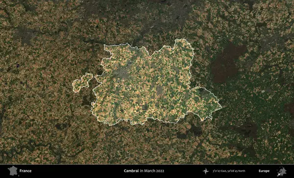 Cambrai. Fransa 'nın idari alanı, Mart 2022' de çekilen Kopernik Sentinel karolarından oluşan koyu renkli bir uydu görüntüsü üzerinde vurgulandı ve özetlendi.