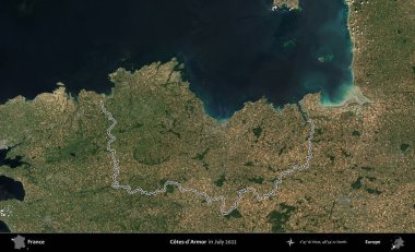 Cotes-d'Armor. Copernicus Sentinel 'in Temmuz 2022' de çekilen uydu görüntüsünde Fransa 'nın idari bölgesinin ana hatları belirlendi.