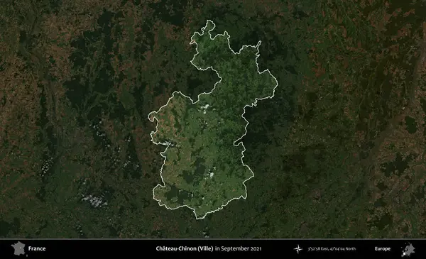 Chateau-Chinon (Ville). Fransa 'nın idari alanı, Eylül 2021' de çekilen Kopernik Sentinel karolarından oluşan koyu renkli bir uydu görüntüsü üzerinde vurgulandı ve özetlendi.
