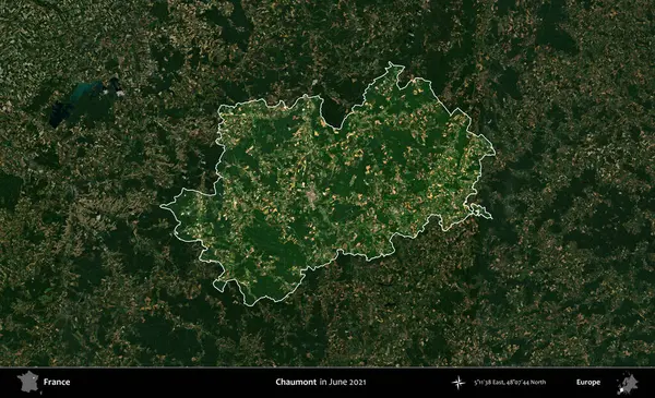 Chaumont. Fransa 'nın idari alanı, Haziran 2021' de çekilen Kopernik Sentinel karolarından oluşan koyu renkli bir uydu görüntüsü üzerinde vurgulandı ve özetlendi.