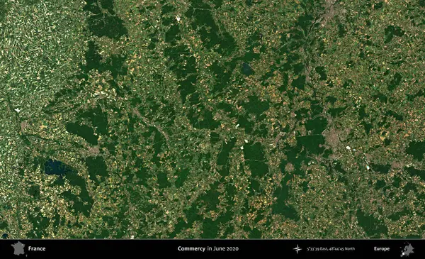 Merhamet et. Copernicus Sentinel 'in Haziran 2020' de çekilmiş uydu görüntüsü üzerine Fransa 'nın idari bölgesi.