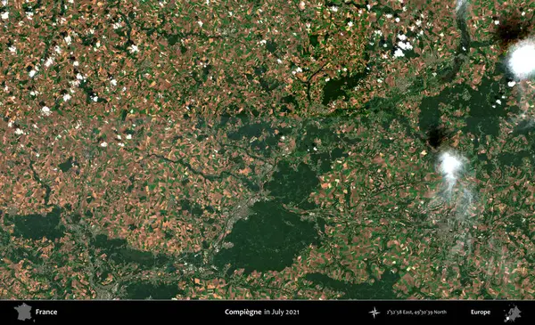 Compiegne. Copernicus Sentinel 'in Temmuz 2021' de çekilmiş uydu görüntüsü üzerine Fransa 'nın idari bölgesi