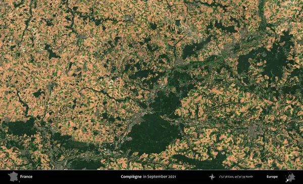 Compiegne. Copernicus Sentinel 'in Eylül 2021' de çekilmiş uydu görüntüsü üzerine Fransa 'nın idari bölgesi.