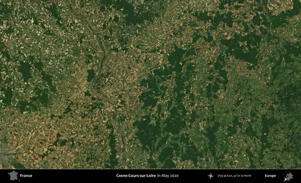 Cosne-Cours-sur-Loire. Mayıs 2020 'de Copernicus Sentinel karolarından oluşan bir uydu görüntüsü üzerine Fransa' nın idari bölgesi