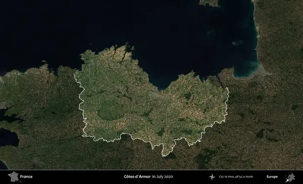 Cotes-d'Armor. Fransa 'nın idari alanı, Temmuz 2020' de çekilen Kopernik Nöbetçi karolarından oluşan koyu renkli bir uydu görüntüsüyle vurgulandı ve özetlendi.