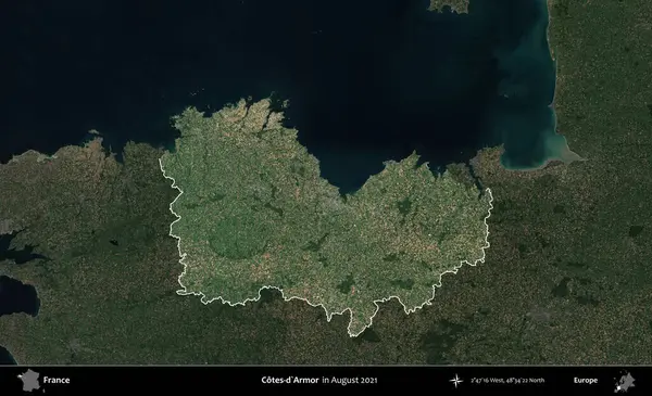 Cotes-d'Armor. Fransa 'nın idari alanı, Ağustos 2021' de çekilen Kopernik Sentinel karolarından oluşan koyu renkli bir uydu görüntüsü üzerinde vurgulandı ve özetlendi.