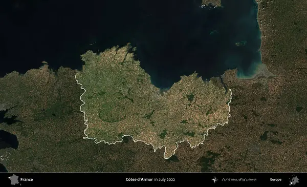 Cotes-d'Armor. Fransa 'nın idari alanı, Temmuz 2022' de çekilen Kopernik Nöbetçi karolarından oluşan koyu renkli bir uydu görüntüsüyle vurgulandı ve özetlendi.