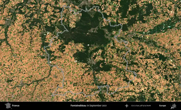 Fontainebleau. Eylül 2021 'de çekilen Copernicus Sentinel karolarından oluşan bir uydu görüntüsünde Fransa' nın idari bölgesinin ana hatlarını çizdim.