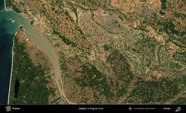 Jonzac. Copernicus Sentinel 'in Ağustos 2020' de çekilmiş uydu görüntüsü üzerine Fransa 'nın idari bölgesi.