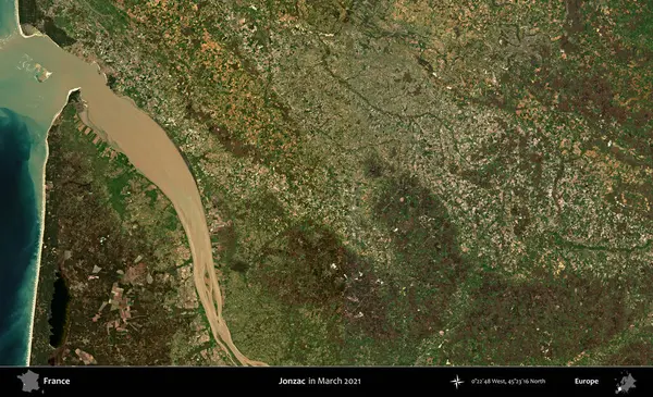 Jonzac. Copernicus Sentinel 'in Mart 2021' de çekilmiş uydu görüntüsü üzerine Fransa 'nın idari bölgesi.