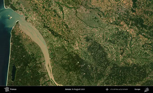 Jonzac. Copernicus Sentinel 'in Ağustos 2021' de çekilmiş uydu görüntüsü üzerine Fransa 'nın idari bölgesi.