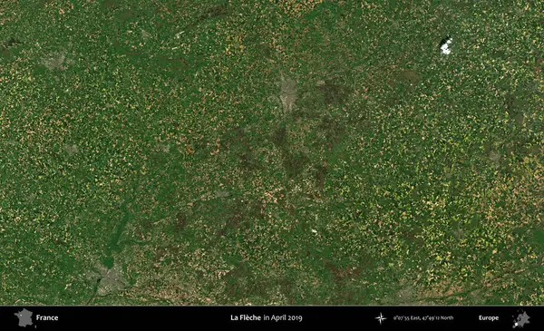 La Fleche. Copernicus Sentinel 'in Nisan 2019' da çekilmiş uydu görüntüsü üzerine Fransa 'nın idari bölgesi.