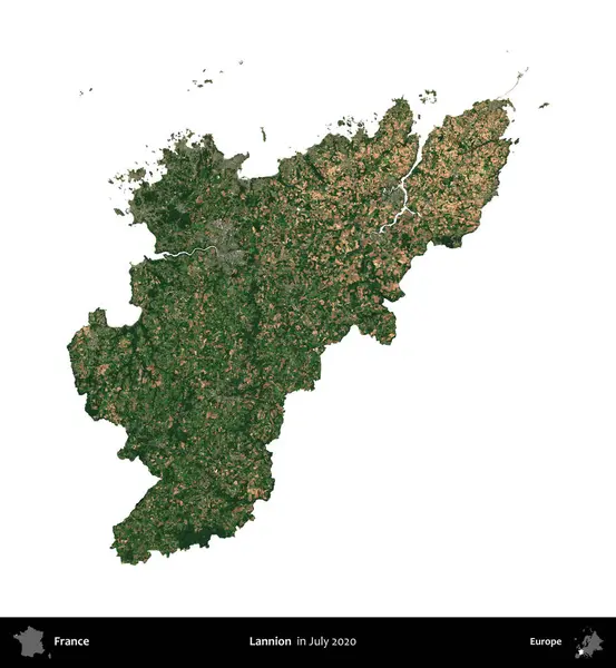 Lannion. Fransa 'nın idari bölgesi, Temmuz 2020' de çekilen Kopernik Nöbetçi karolarından oluşan uydu görüntüsüyle beyaza izole edildi.