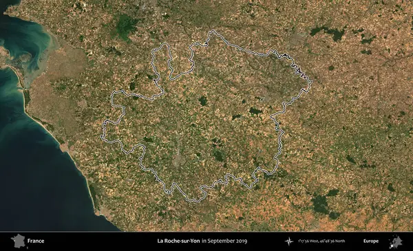 La Roche-sur-Yon. Eylül 2019 'da çekilen Copernicus Sentinel karolarından oluşan bir uydu görüntüsünde Fransa' nın idari bölgesinin ana hatlarını çizdim.
